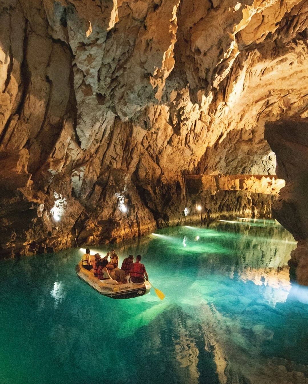 Altınbeşik Cave